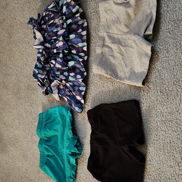 Size 5-6 Bottoms - Picture 2 of 3